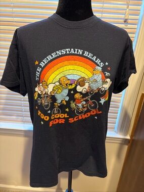 'Too Cool For School' Berenstain Bears T-Shirt - Black